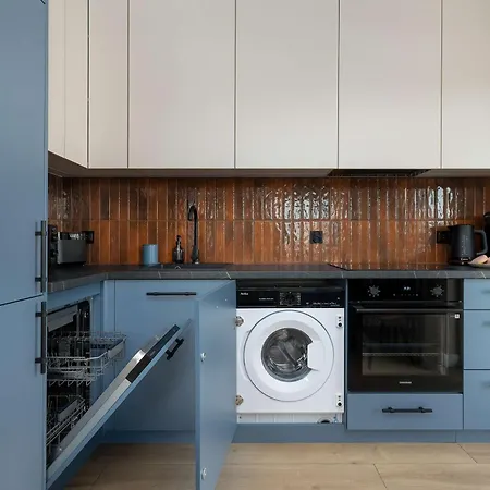 River View Terrace With Ac & Parking By Renters *